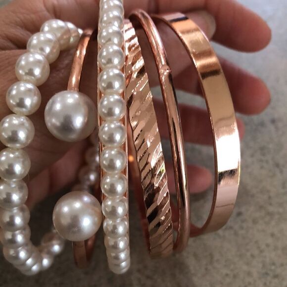 NWT Rose Gold And pearl bangle set - Picture 3 of 5